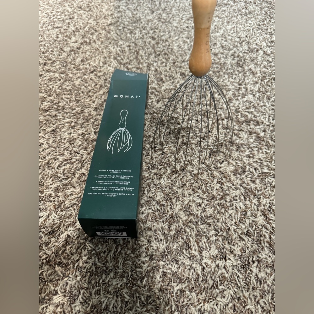 Monat Scalp Massager and two brush sets